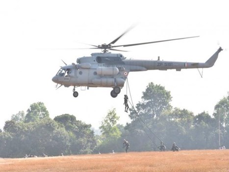 आर्मी-डे से पहले बड़ा हादसा, रिहर्सल के दौरान हेलीकॉप्टर से गिरकर तीन जवान घायल