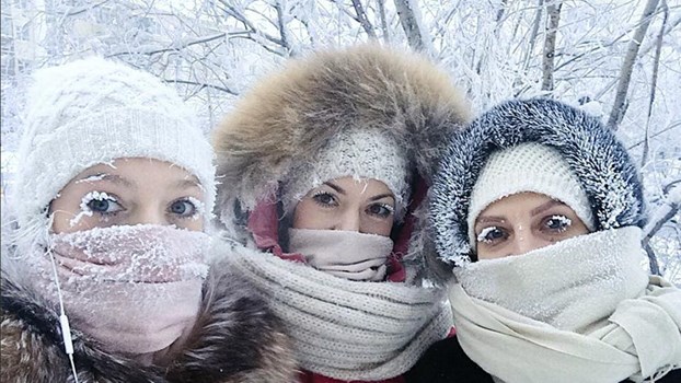 रूस में तापमान हुआ -67 डिग्री, पलकों पर भी जम गई बर्फ