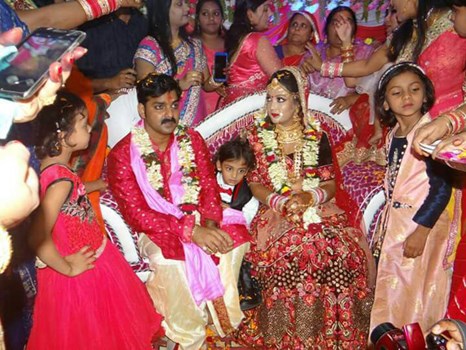 PHOTO: भोजपुरी सुपर स्टार पवन सिंह ने रचाई दूसरी शादी, पहली पत्‍नी ने क‍िया था सुसाइड
