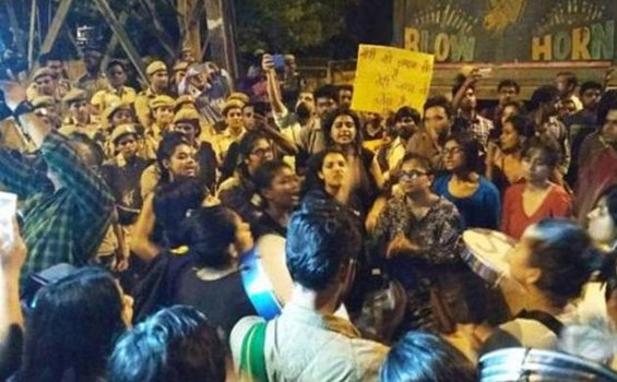 JNU: यौन उत्पीड़न मामले में अब प्रोफेसर ने कराई 17 छात्रों पर FIR दर्ज