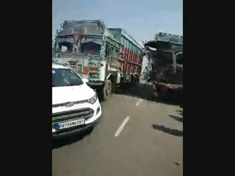 करनाल: 2 ट्रकों के बीच हुई जोरदार टक्कर, ट्रक नहीं हटाने से फिर हुआ हादसा