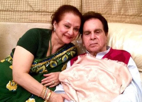 दिलीप कुमार की पत्नी हुई भावुक, फैन्स से मांगी उनके बेहतर स्वास्थ्य के लिए दुआएं 