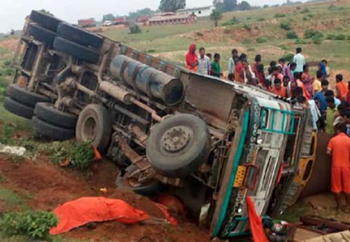 हरियाणा के रहने वाले कांवड़ियों से भरा एक ट्रक पलटा, 32 लोग घायल 