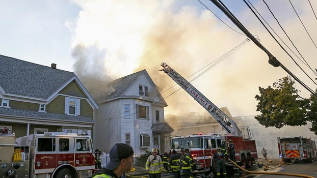 बोस्टन में गैस पाइपलाइन में आग लगने की वजह से 70 जगहों पर आग और धमाकों की रिपोर्ट, 10 लोग घायल