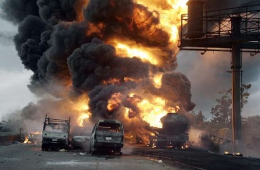 कांगो में भीषण सड़क हादसा, 50 लोगों की मौत, 100 से ज्यादा आग में झुलसे