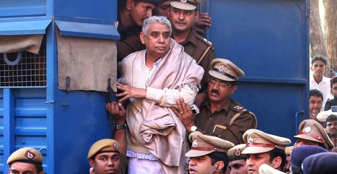 हिसार कोर्ट ने कथित संत रामपाल को सुनाई उम्रकैद की सजा, एक लाख जुर्माना 