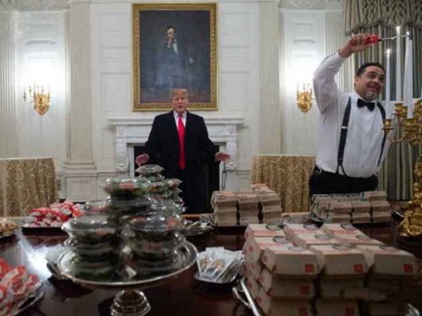 सैलरी नहीं मिली तो चला गया व्हाइट हाउस का शेफ, बाहर से खाना मंगवा रहे ट्रंप 