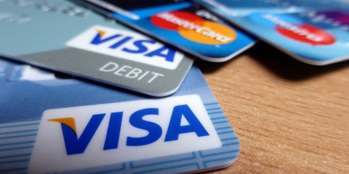 HDFC बैंक ने बदले क्रेडिट कार्ड के ये नियम, 1 दिन की भी देरी बनेगी मुसीबत 