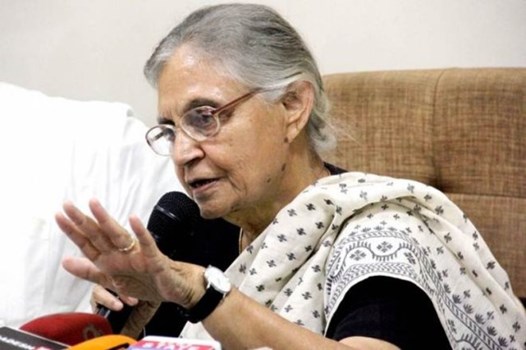शीला दीक्षित ने स्वीकारा,'आतंक के खिलाफ मनमोहन सिंह का रुख PM मोदी जितना कड़ा नहीं था' 