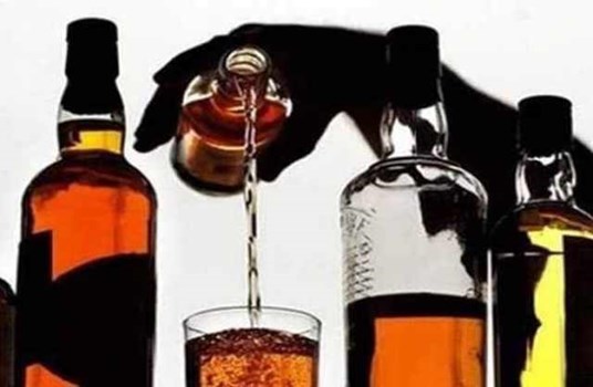 पंजाब: एक्साइज विभाग ने पकड़ी देसी शराब बनाने की फैक्ट्री, एक हजार लीटर से ज्यादा देसी लाहन बरामद
