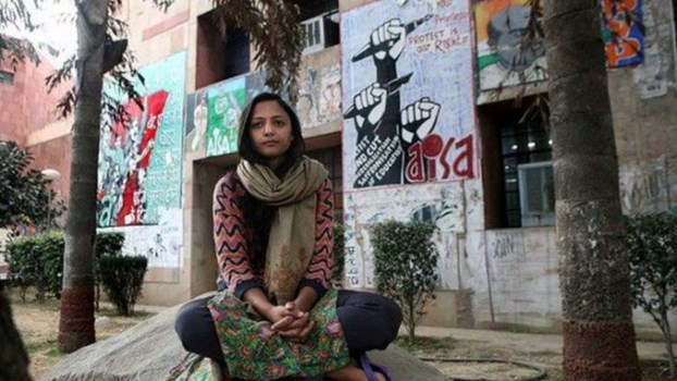 दिल्ली पुलिस ने JNU की पूर्व छात्रा और कश्मीरी नेता शेहला रशीद के खिलाफ किय़ा देशद्रोह का मुकदमा दर्ज