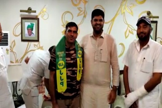 BSF के पूर्व जवान तेज बहादुर यादव हुए JJP में शामिल, साथी ही 15 उम्मीदवारों की दूसरी सूची जारी 