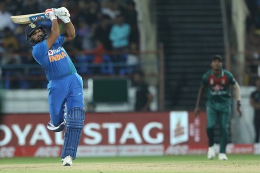 रोहित शर्मा की तूफानी पारी में बहा बांग्लादेश, पारी में जड़ दिए 6 चौके और 6 छक्के