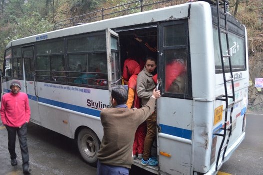 हिमाचल में सरकारी स्कूलों के विद्यार्थी भी प्राइवेट बसों में कर सकेंगे मुफ्त सफर