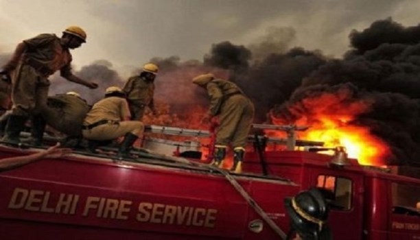 दिल्ली के रानी झांसी रोड की अनाज मंडी में लगी भीषण आग, 43 लोगों की मौत