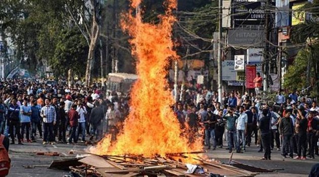 CAB को लेकर पूर्वोत्तर के राज्यों में विरोध जारी, आज असम में कर्फ्यू में 7 घंटे की ढील दी गई