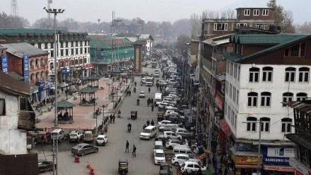 कश्मीर में नजरबंद चार और कश्मीरी नेता रिहा, दो दिनों में 9 नेता किए रिहा