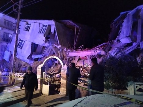 भूकंप के झटकों से दहला तुर्की, 18 की मौत, 200 से ज्यादा घायल