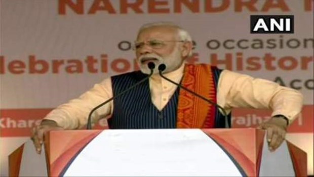 असम में बोले PM मोदी, कभी-कभी लोग डंडा मारने की बात करते हैं लेकिन मेरे पास जनता का सुरक्षा कवच
