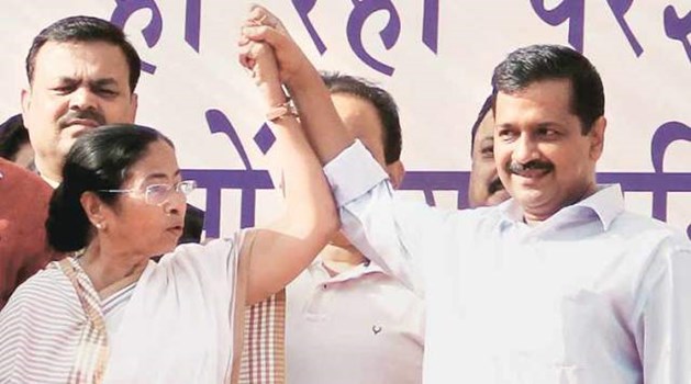 ममता बनर्जी ने केजरीवाल को दी बधाई, कहा सिर्फ विकास काम करेगा
