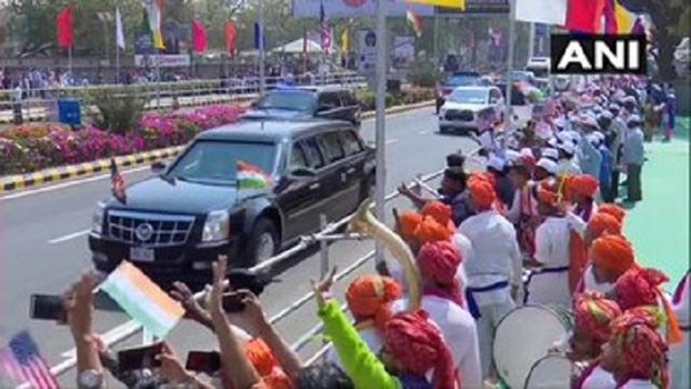 Live : अमेरिकी राष्ट्रपति डोनाल्ड ट्रंप पत्नी संग पहुंचे अहमदाबाद, रोड शो शुरू 