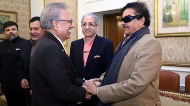 लाहौर में पाकिस्तान के राष्ट्रपति से मिले शत्रुघ्न सिन्हा, बवाल मचने पर दी सफाई 