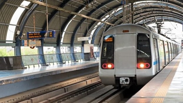 कोरोना इफेक्ट: DMRC ने जारी की एडवाइजरी, अब मेट्रो में खड़े होकर सफर नहीं कर सकेंगे यात्री