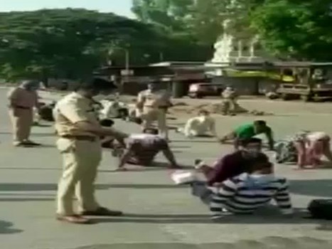 लॉकडाउन में मॉर्निंग वॉक पर निकले थे लोग, पुलिस ने बीच सड़क पर दी ये सजा, देखें Video