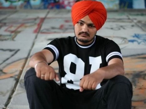 कर्फ्यू का उल्लंघन करने के लिए पंजाबी गायक सिद्धू मूसेवाला समेत 5 पुलिसकर्मियों के खिलाफ केस दर्ज