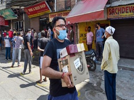 दिल्ली में आज से महंगी हुई शराब, सरकार ने MRP पर लगाई 70% 'स्पेशल कोरोना फीस' 