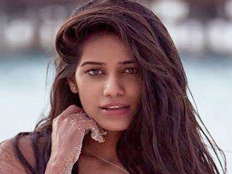 लॉकडाउन का उल्लंघन करना पूनम पांडे को पड़ा भारी, मुंबई पुलिस ने किया गिरफ्तार