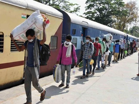 श्रमिक स्पेशल ट्रेनों में 1200 के बजाए अब बैठेंगे 1700 लोग, तीन स्टॉपेज पर रुकेंगी ट्रेन