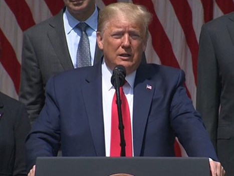 कोरोना संकट के बीच अमेरिका ने बनाई वैक्सीन, ट्रंप ने किया 2 मिलियन डोज तैयार का दावा