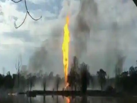 असम: गैस कुएं में भीषण आग से दो की मौत, CM सोनोवाल बोले- स्थिति नियंत्रित करने में लगेंगे 25-28 दिन