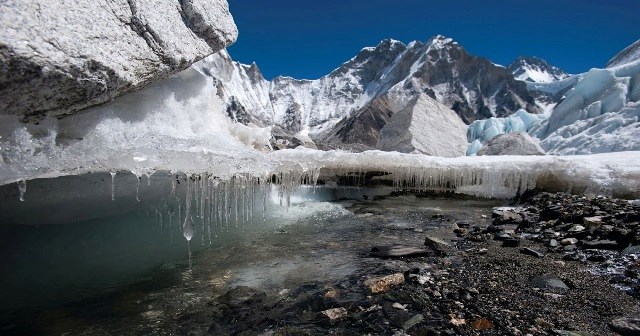 बर्फ के तेजी से पिघलने के कारण आने वाले दिनों में हो सकती है पानी की कमी