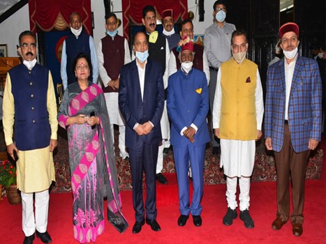 Himachal Cabinet Expansion: राज्यपाल ने तीन नए मंत्रियों को दिलाई शपथ 