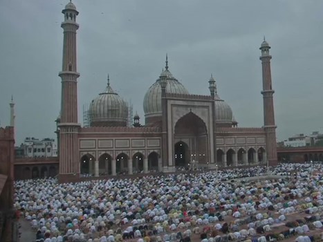 देशभर में आज मनाई जा रही बकरीद, जामा मस्जिद में लोगों ने अदा की नमाज