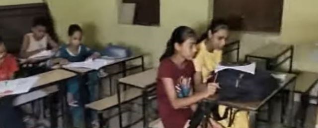 कोरोना संकट के बीच करनाल में खोला स्कूल, बिना मास्क के पहुंचे बच्चे