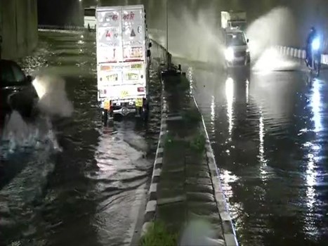 दिल्ली में रातभर हुई जबरदस्त बारिश के बाद मौसम हुआ सुहावना, कई जगहों पर जलभराव 