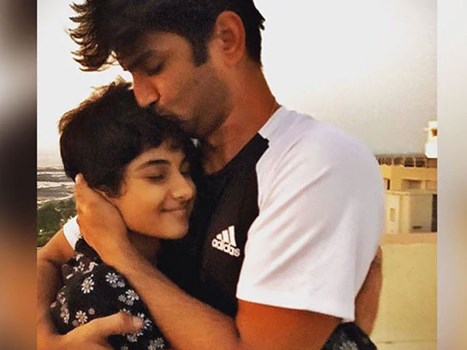 सुशांत की याद में भांजी ने लिखा इमोशन पोस्ट, कहा- आपका खून मेरी नसों में दौड़ता है, मैं उसे बेकार...