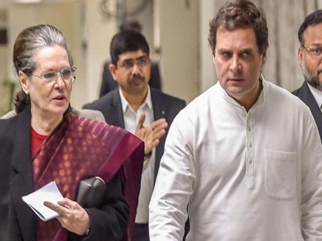 इलाज के लिए विदेश रवाना हुईं कांग्रेस अध्यक्ष सोनिया गांधी, राहुल भी गए साथ
