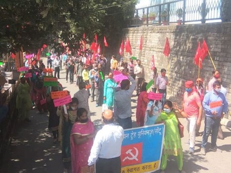 श्रम कानूनों में संशोधन के विरोध में सीटू ने हिमाचल प्रदेश विधानसभा का किया घेराव