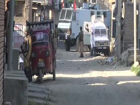 श्रीनगर में मुठभेड़ के दौरान सुरक्षा बलों ने ढेर किए 3 आतंकी, CRPF के दो जवान भी घायल