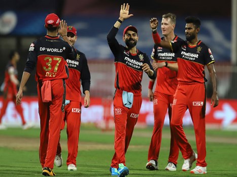 IPL 2020 : रॉयल चैलेंजर्स बैंगलोर ने KKR को 82 रनों से दी मात, डिविलियर्स रहे जीत के हीरो