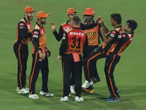 IPL 2020: सनराइजर्स हैदराबाद की RCB पर आसान जीत, प्ले आफ की उम्मीद बरकरार