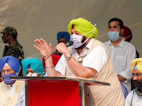 पंजाब के CM अमरिंदर सिंह ने जंतर मंतर पर दिया धरना, बोले- हम दिल्ली की शांति भंग करने नहीं बल्कि...