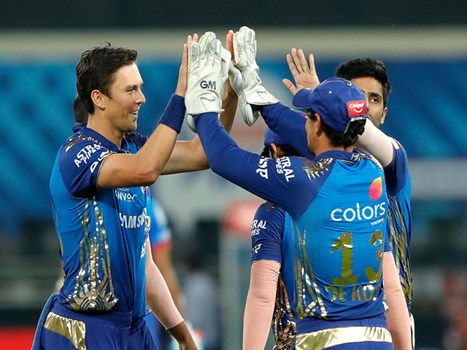 मुंबई इंडियंस ने दिल्ली कैपिटल्स को 57 रनों से हराया, छठी बार आईपीएल फाइनल में पहुंची