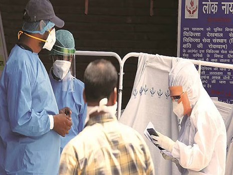 बढ़ते प्रदूषण और कोविड-19 मामलों में वृद्धि से दिल्ली के अस्पतालों में बढ़ रहे मरीज