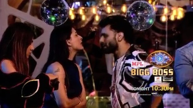 Bigg Boss 14: कैप्टन बनने के लिए चूहे-बिल्ली की तरह लड़ाई करते नजर आए राहुल वैद्य और पवित्रा पुनिया