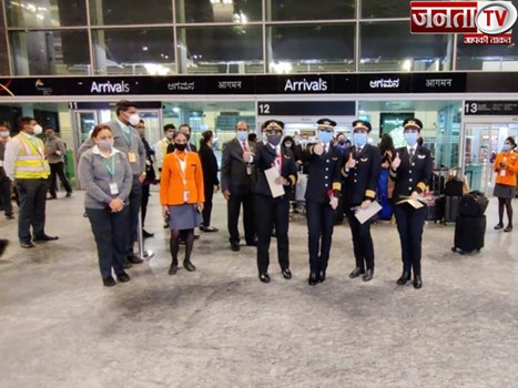 एयर इंडिया की महिला पायलटों ने नॉर्थ पोल से उड़ान भर बेंगलुरु में की सफलतापूर्वक लैंडिग